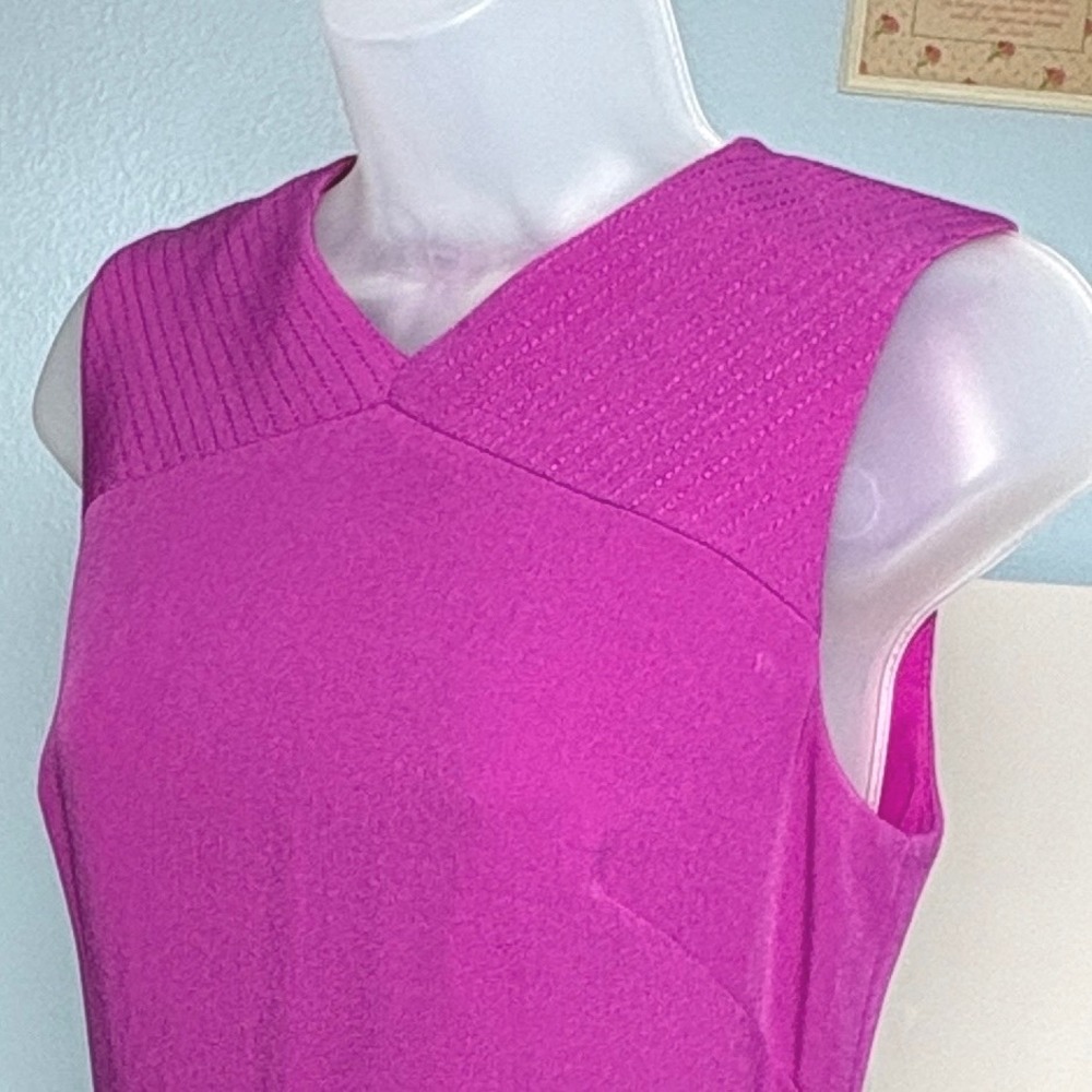 Tahari S/4 Levine Arthur Dress Magenta Pink Fit Flare Sleeveless V-Neck Textured - Picture 3 of 12